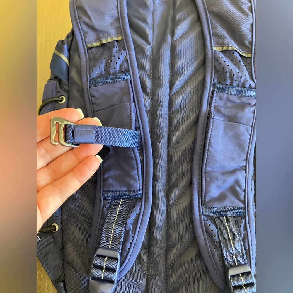 Lululemon Run All Day Backpack II 13L in Gatsby Blue - Picture 8 of 10